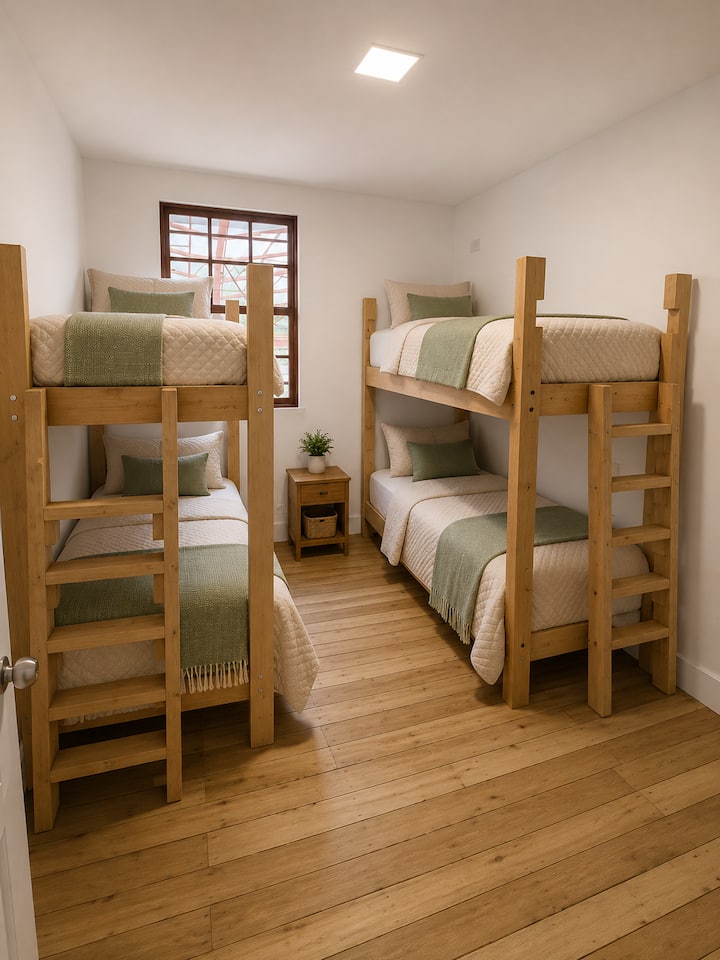 Casa De Hospedaje Para Grupos. - Quito