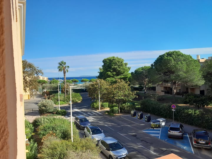 La Favière T2 (Vlakbij Strand) - Zeezicht, Airco - Île du Levant