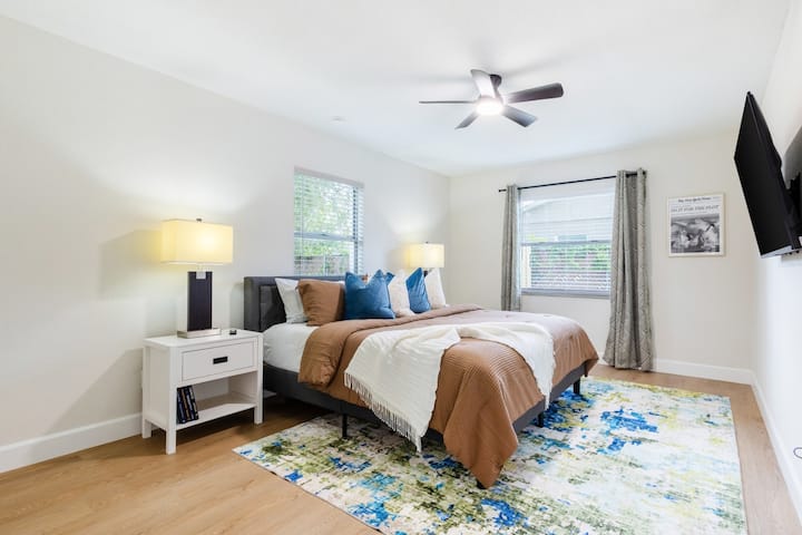 2 Min To Macdill  Cozy 2br Retreat (Unit B) - タンパ, FL