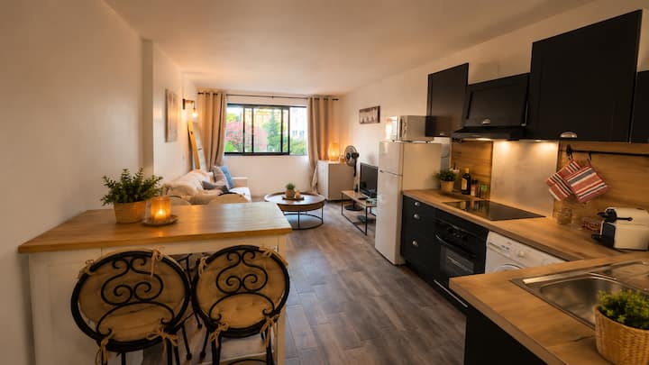 Studio Avec Place De Parking Et Piscine - Fréjus