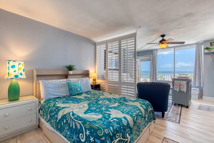 Oceanview Studio, 2 Pools, Beach, Game Room, Patio - Daytona Beach, FL