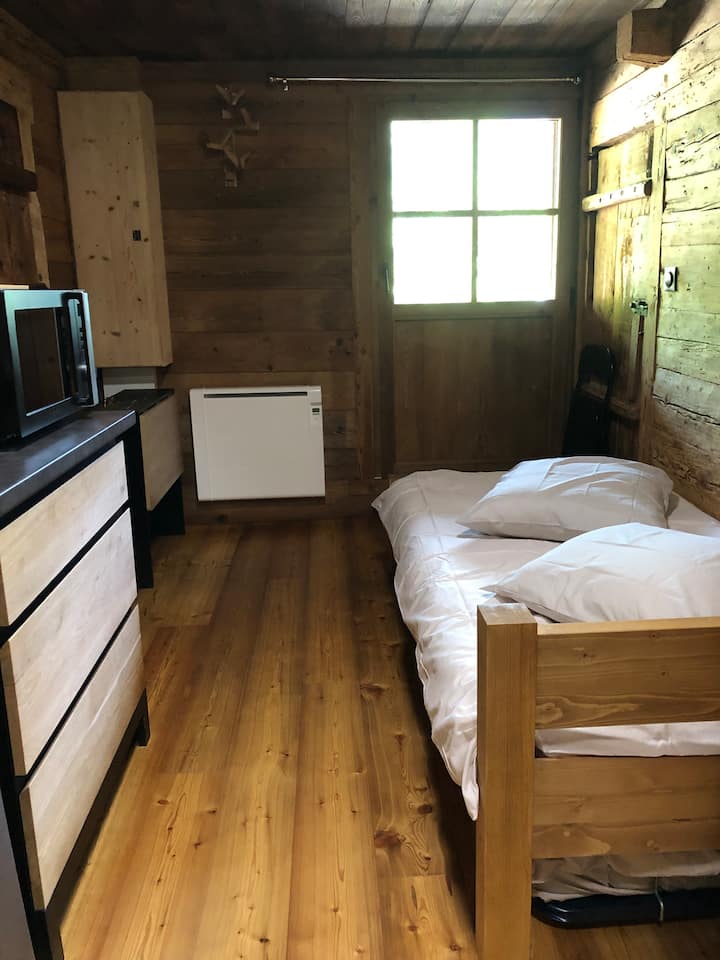 Studio 12 M2 Indépendant , Dans Un Chalet De 1806 - Manigod