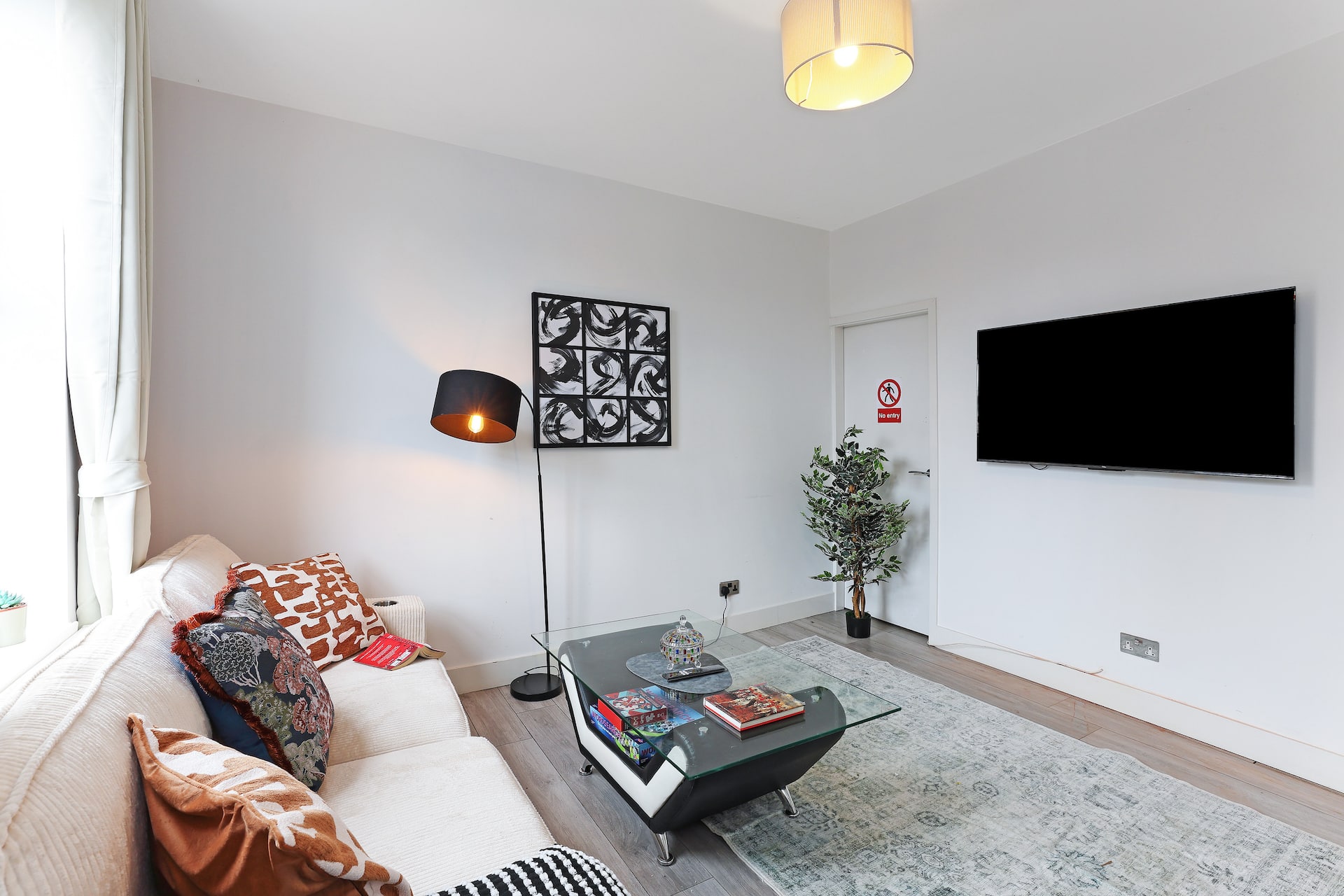 Perfect Booking 4-bed Group Home in Sheffield
