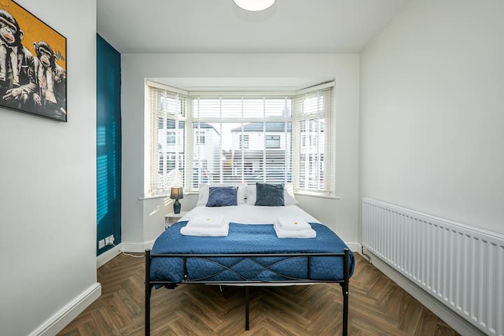 Work Friendly Stay - Sleeps 9 - Garden & Parking - Doncaster