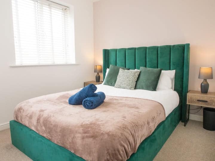 Contractor Friendly Stay - Sleeps 5 - Parking Incl - セルビー