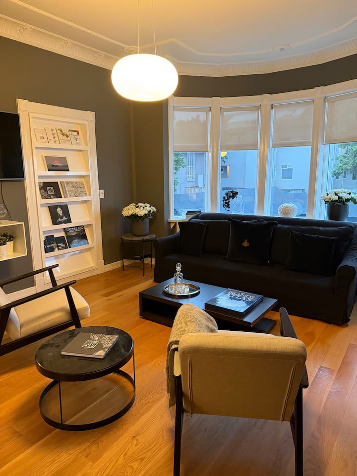4 Bedroom Apartment In The Heart Of The City. - Reykjavík