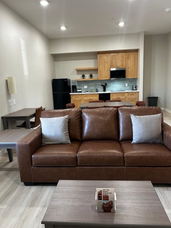 2 Bedroom Deluxe Apartment - Disability Access - Big Pine, CA