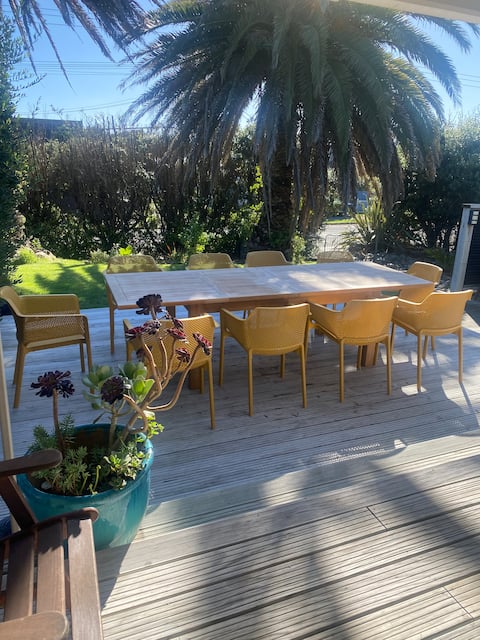 Free cleaning,wifi,linen,breakfast & goody basket.