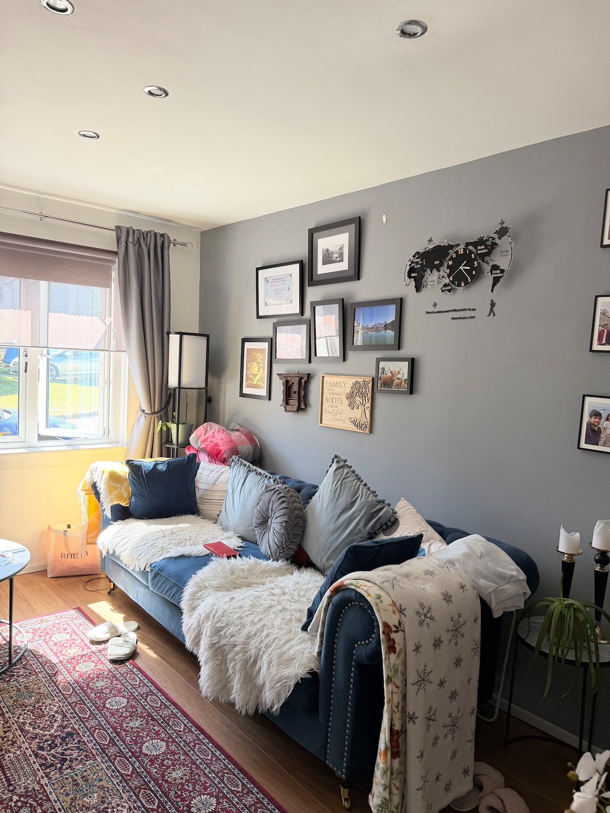 A double room is available in a 2-bedroom house.