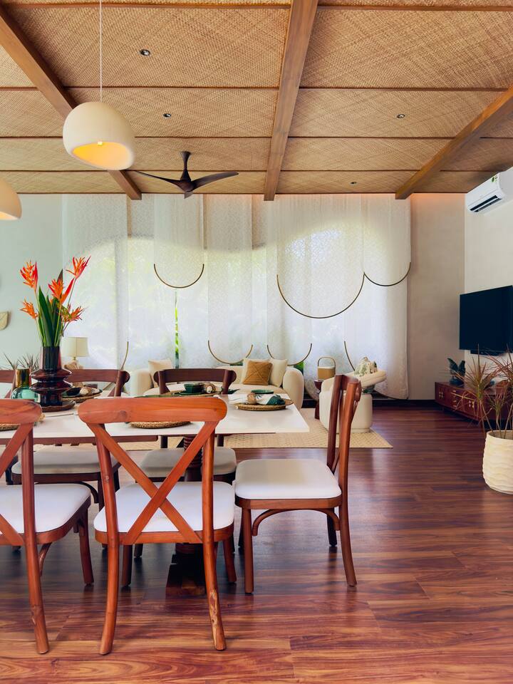 Dining area image 1