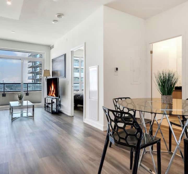 Modern Condo Steps From Pickering Casino & Go - Pickering