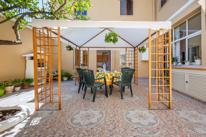 Guesthost - Corte Del Limone Apartment With Patio - Quartu Sant’Elena