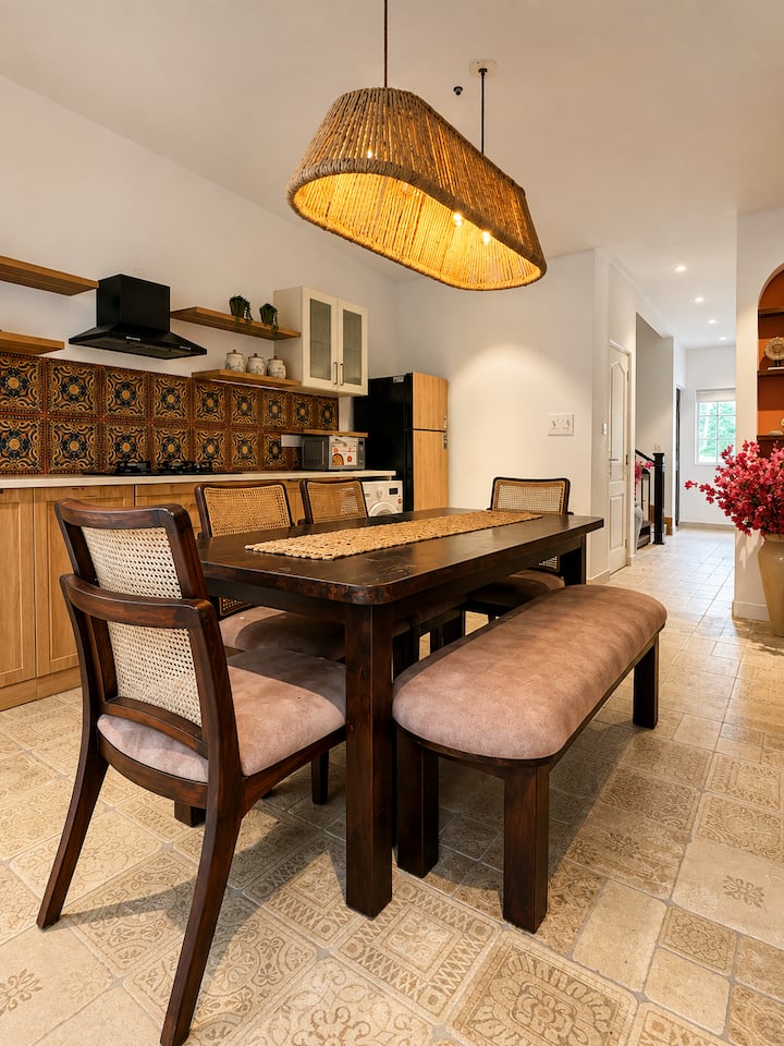 Dining area image 1