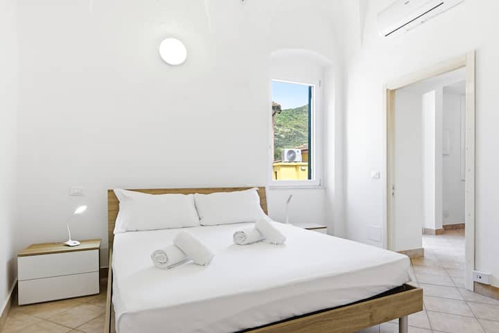 Hostdomus- Viola Apt - Bike Room, Private Parking - Noli