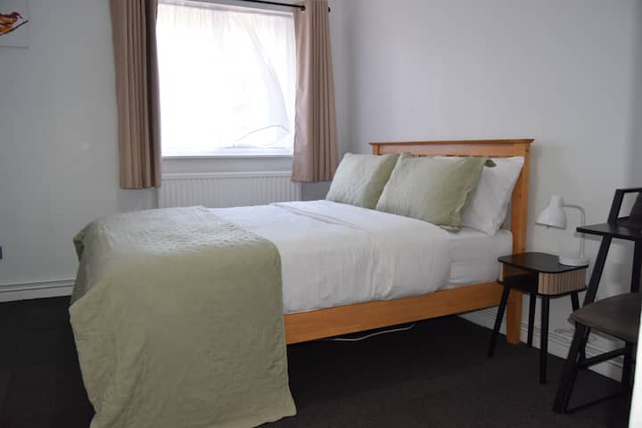 One Bedroom Apartment Sleeps 2 With Free Parking - Londres