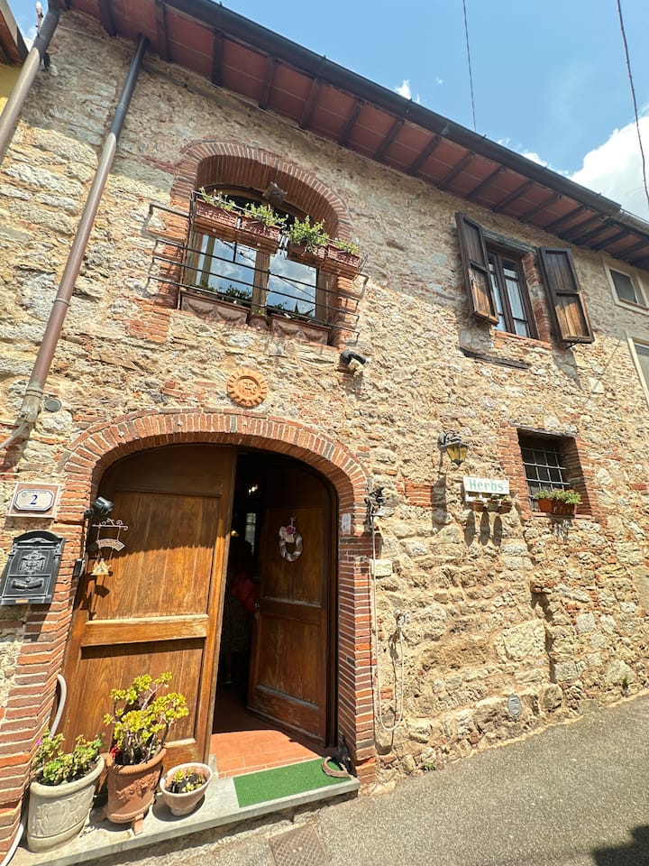 A Unique Tuscan Hideaway In Camaiore - Camaiore