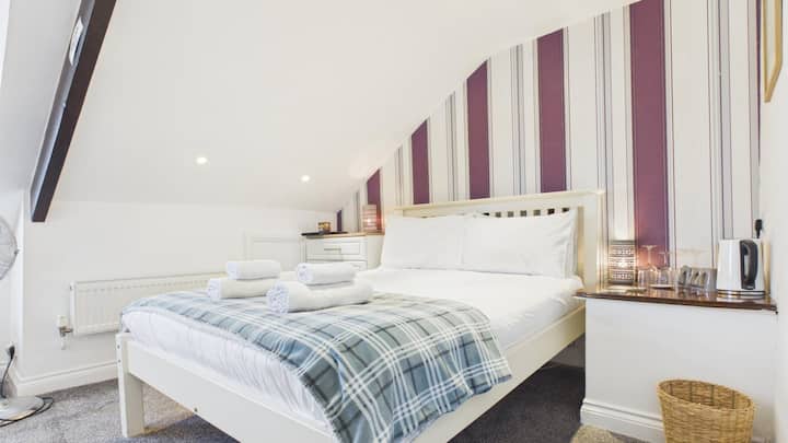 8 Coach House - Eaves Room - Tenby - Saundersfoot