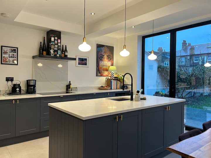 Charming 2bdr Garden Home In Turnpike Lane - London