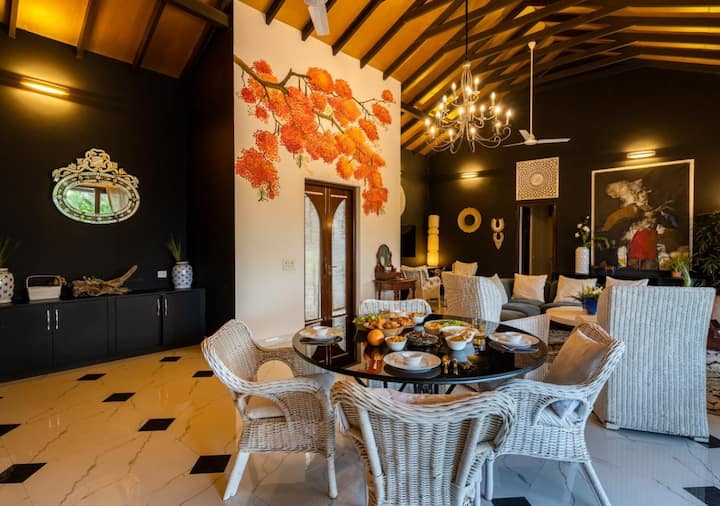 Dining area image 2