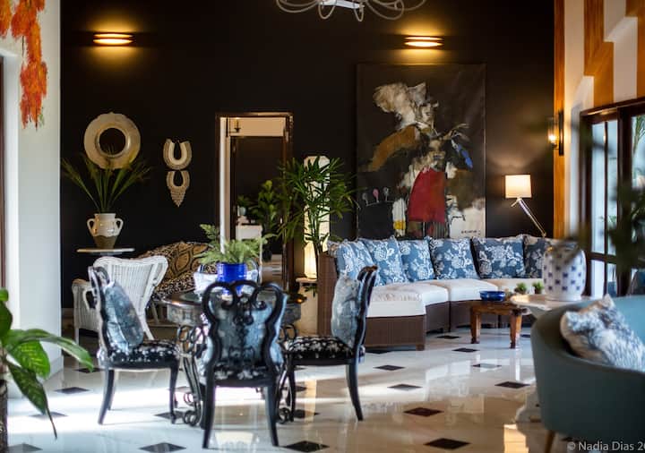 Dining area image 1