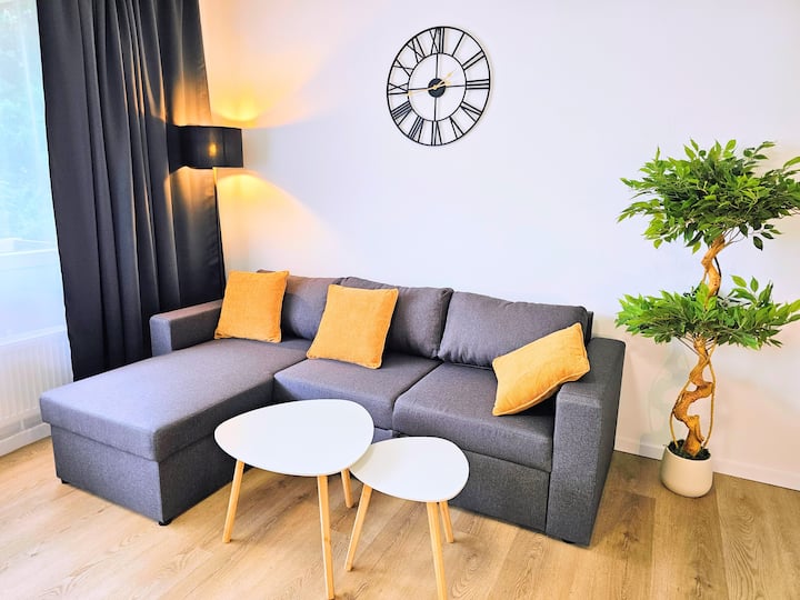 Arsten Apartment Near A1 With Balcony, Workspace - Stuhr
