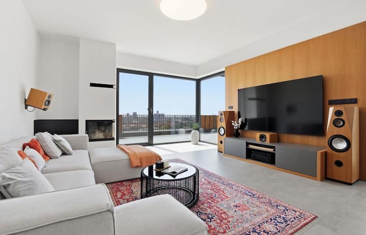Cozy And Luxury Penthouse - Bratislava