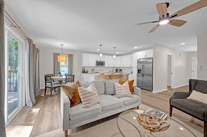 The Hickory Hive | Brand New 3br Home - Hickory, NC
