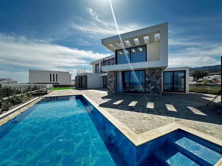 Beautiful Villa With Private Swimming Pool - キプロス