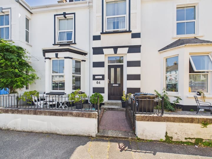 Spacious Victorian House | Sleeps 8 - 콘월