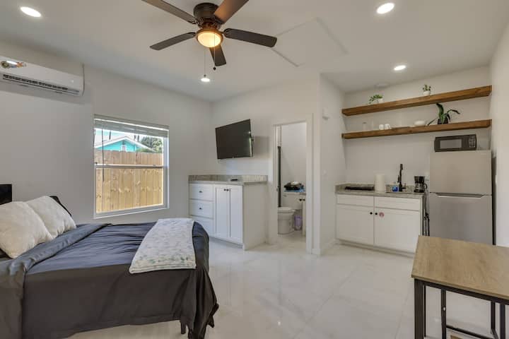 #7 | Modern Spi Beach Studio + Pool | Smart Tv - South Padre Island