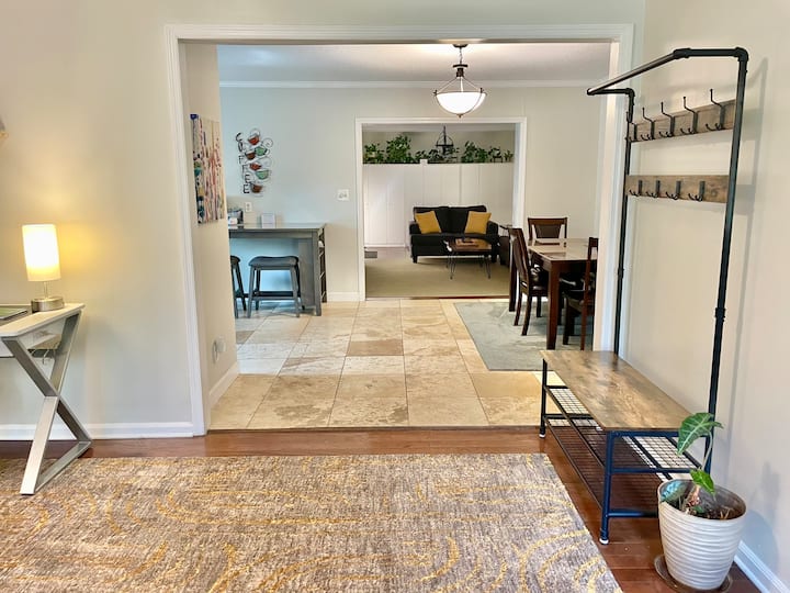 Cozy Pet Friendly Home Near Downtown. Fenced Yard - 롤리