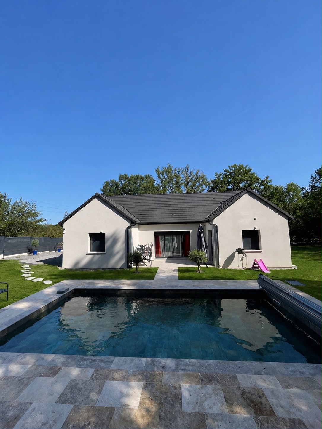 Casa con piscina, aire acondicionado y un gran jardín - Casas en ...