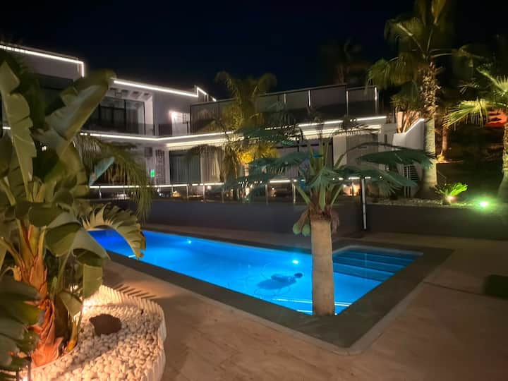 Chalet Lujo. Piscina, Gym, Sauna Y Jacuzzi - Campello, España