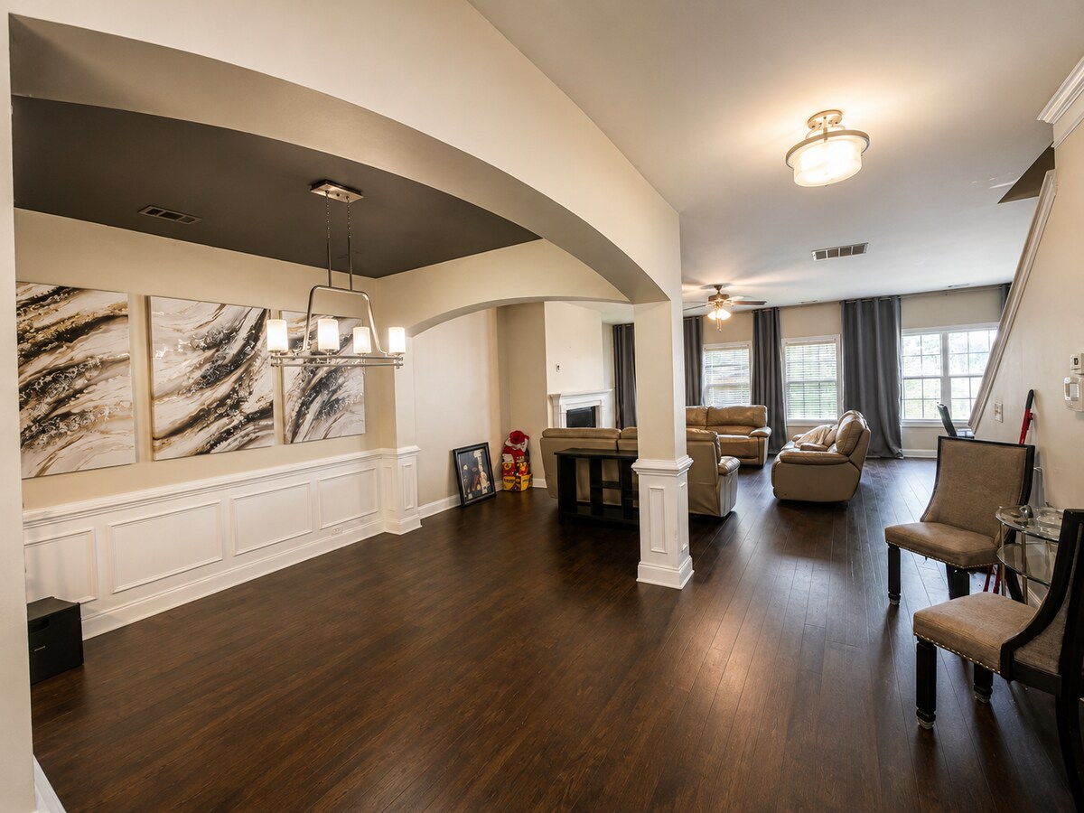 Welcome to The Property Pad-Green room!