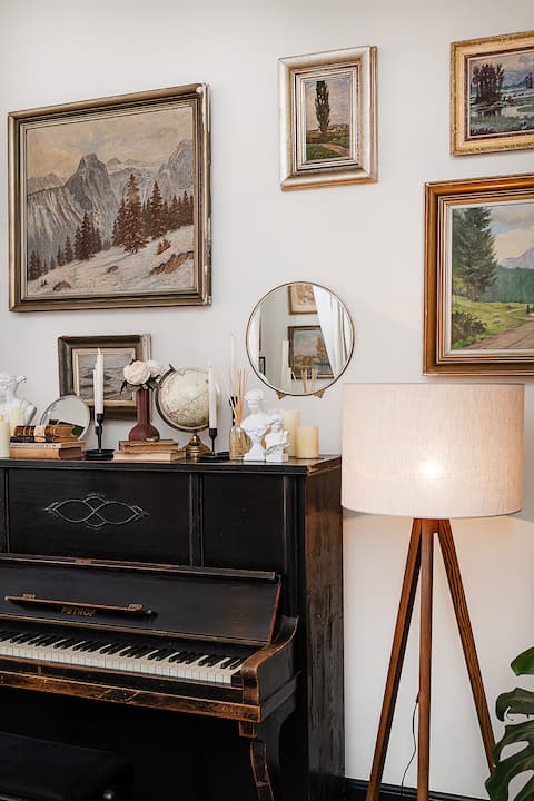 Top Airbnb: Unique Apt/ Historic Interior/ Prague Castle view in Malá Strana