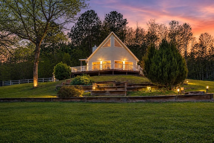 Luxe Cabin | Private Pickleball, Hot Tub, Golf