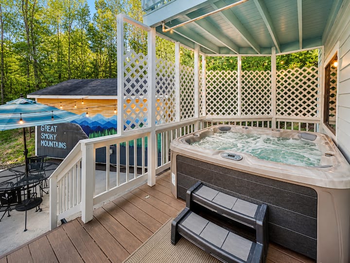 Luxe Cabin | Private Pickleball, Hot Tub, Golf