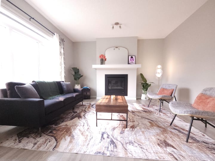 Hollywood - Spacious Layout, King Suite, Ac & Bbq - Spruce Grove