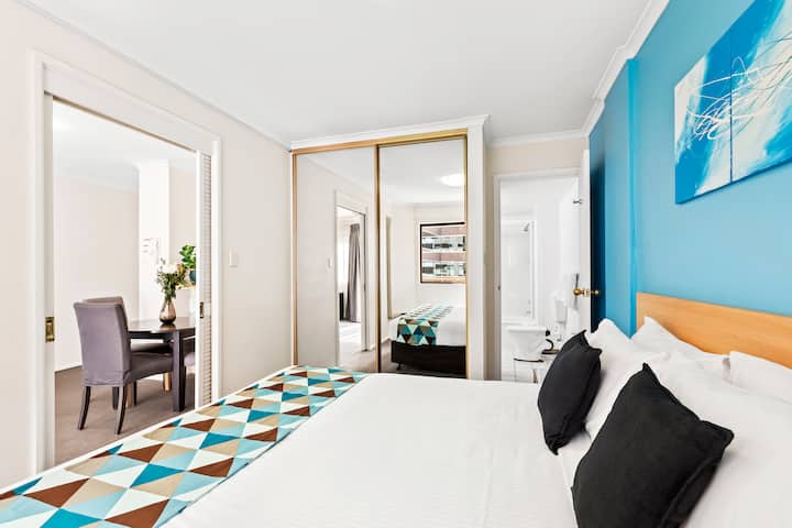 Spacious 1 Bedroom - Metro Apartments On King - Sydney