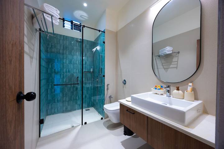 Full bathroom 3 image 1