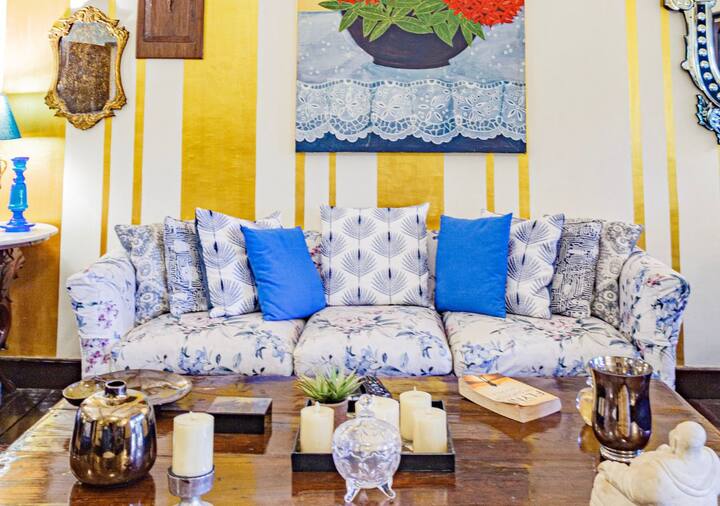 Living room image 7