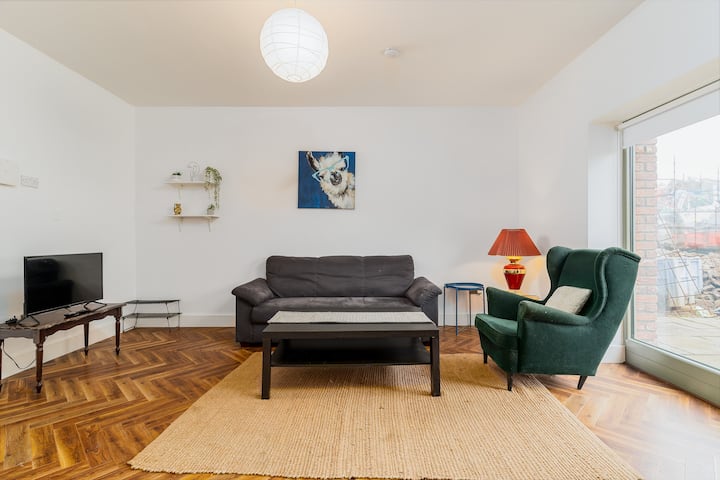 2-bed Home Near M9 | Parking Included - Carlow