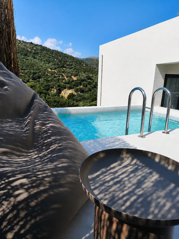 Suite Private Pool, Kitchenette And Stunning View - Sougia