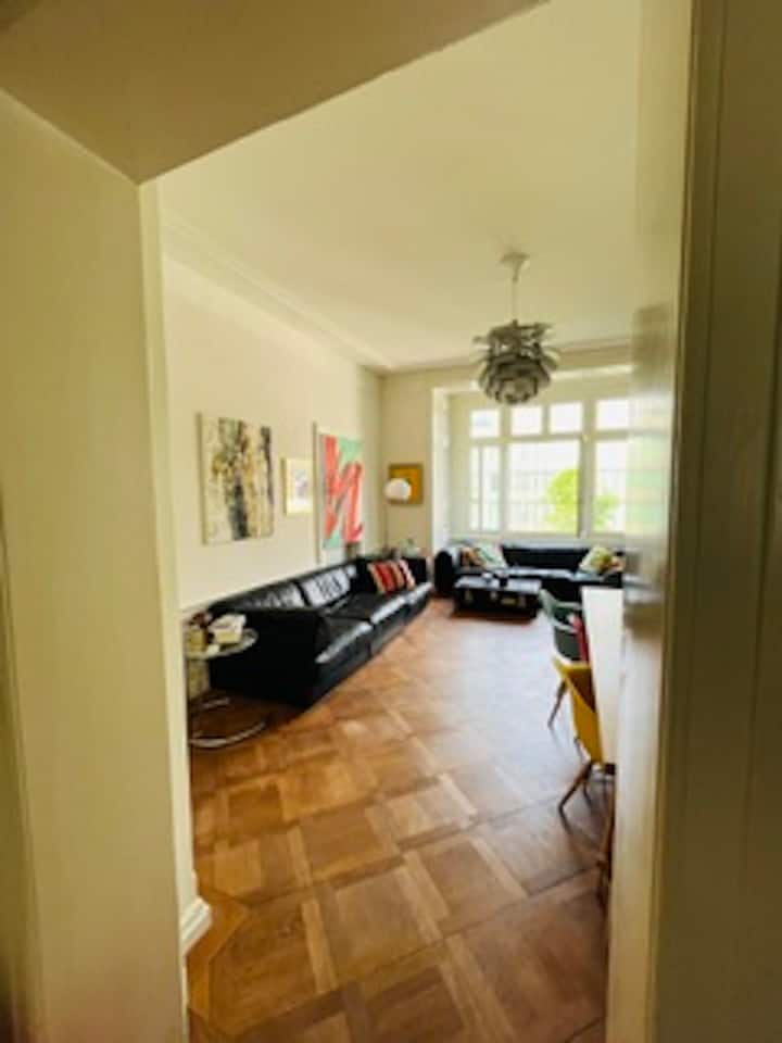 Großzügige, Voll Möblierte 4,5-zimmer-wohnung - Zúrich
