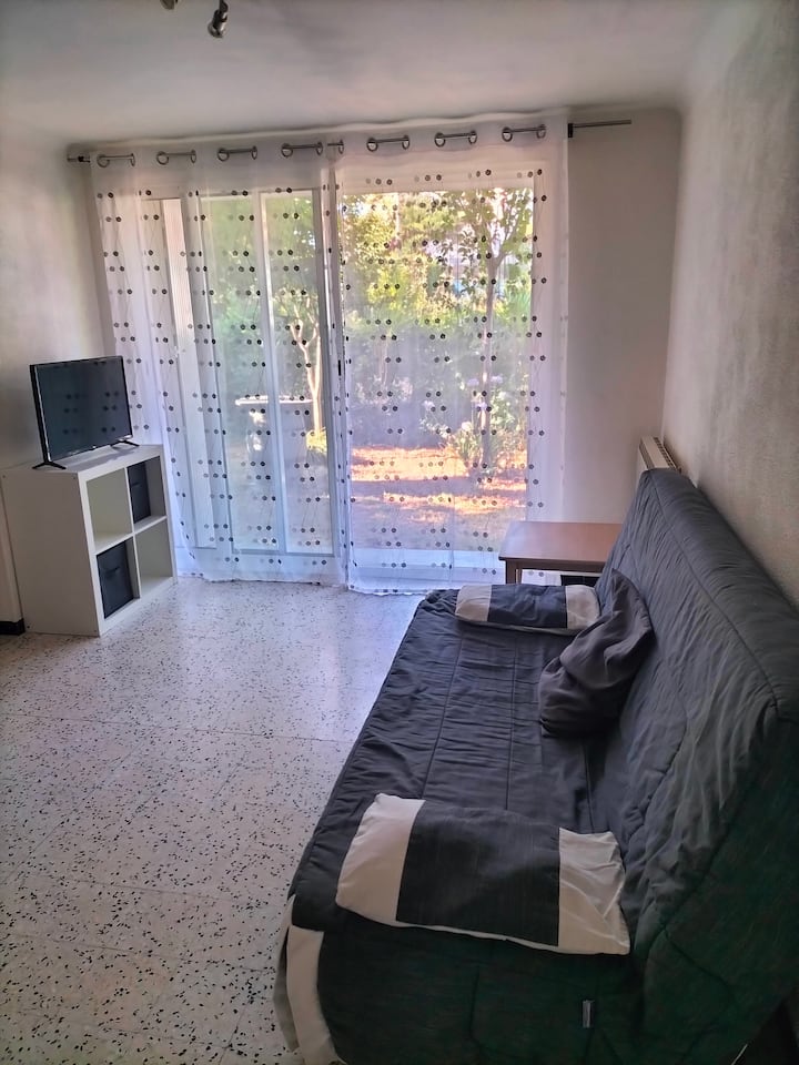 Appartement Indépendant Au Rdc D'1 Villa / Jardin - Alès