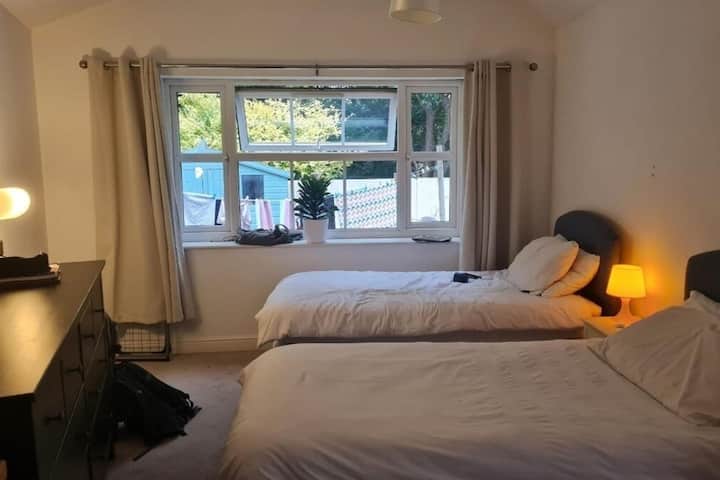 1 Bed - Sleeps 2 Plus Child - Garden - Wifi - Bristol