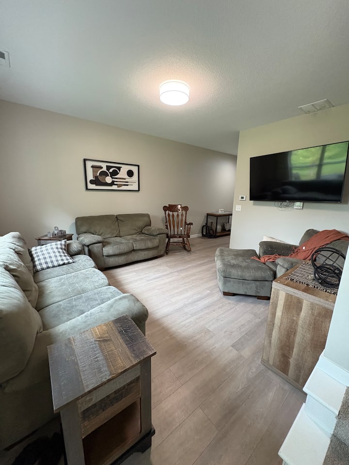 Townhome In Cedar Falls, Iowa. 5 Mins From All Fun - Waterloo, IA