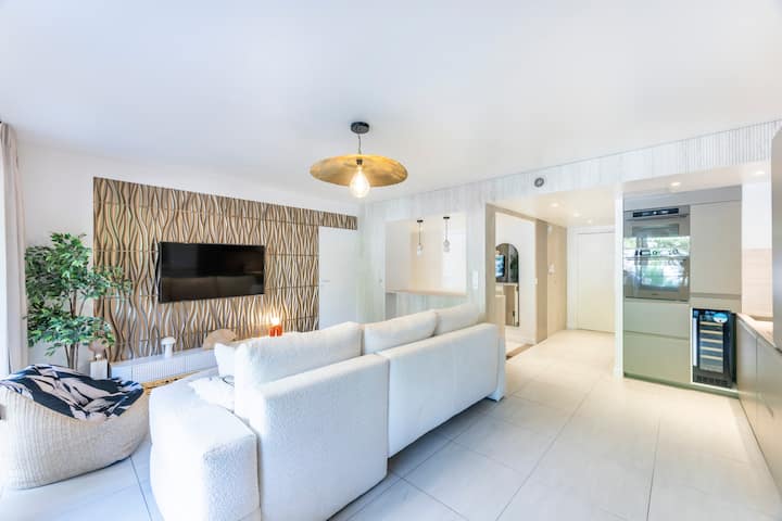 Cannes Escape | Renovated 2br | Ac, Pool & Terrace - Cannes