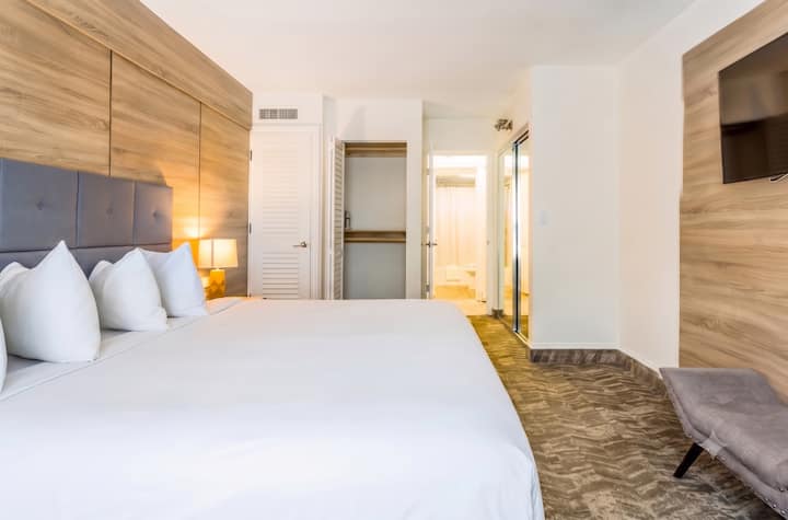 Pompano Beach Getaway | Pool | Close To The Pier - Pompano Beach, FL