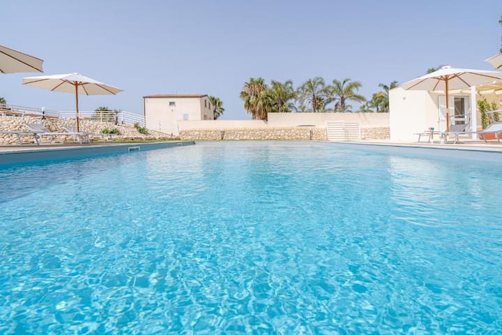 Camera Boutique · Bagno Privato · Piscina - Sicile